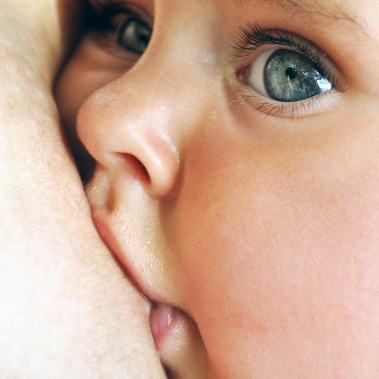 breastfeeding-close-up